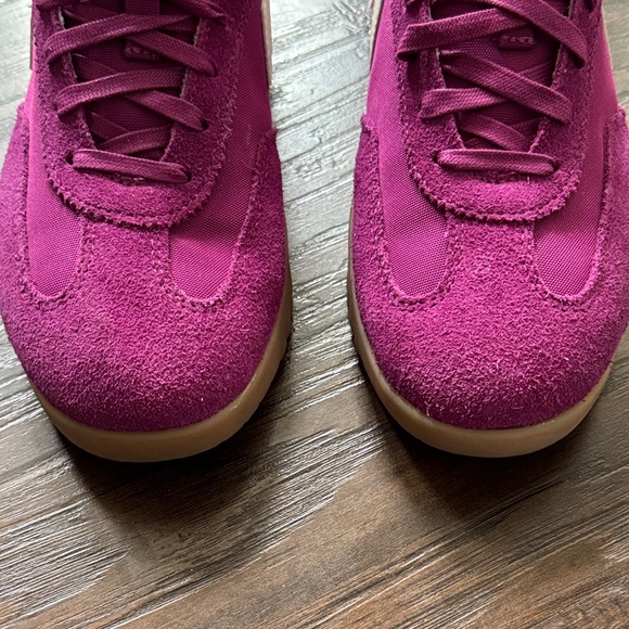 Like New Converse Women's Sneakers in Vibrant Violet & White - Picture 5 of 13